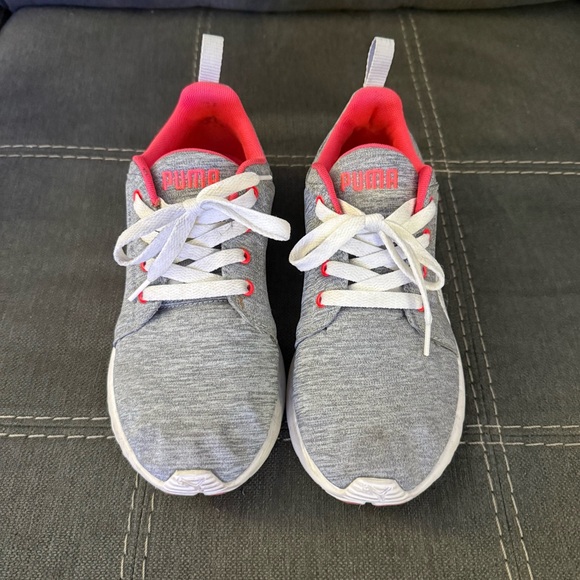 Puma Shoes - Puma Carson Runner Ripple, good condition in heathered gray & neon pink